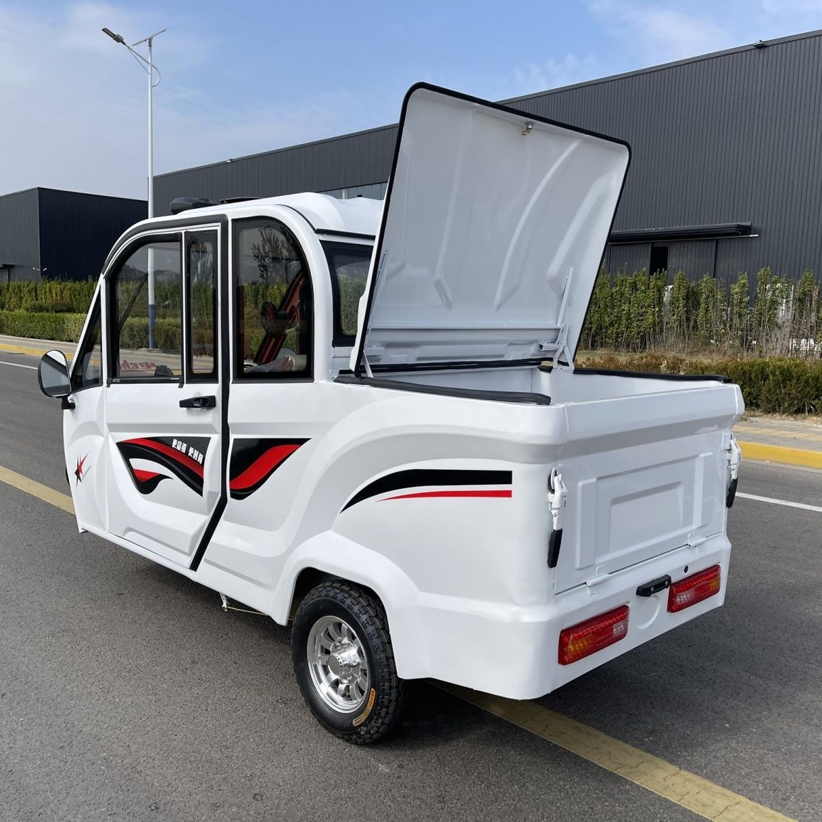 Small pickup fully enclosed electric tricycle (1)